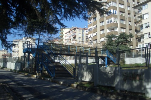 Suadiye Trenyolu Üst Geçidi - Buranın üstünde bekleyip altımızdan trenlerin geçmesini seyrederdik