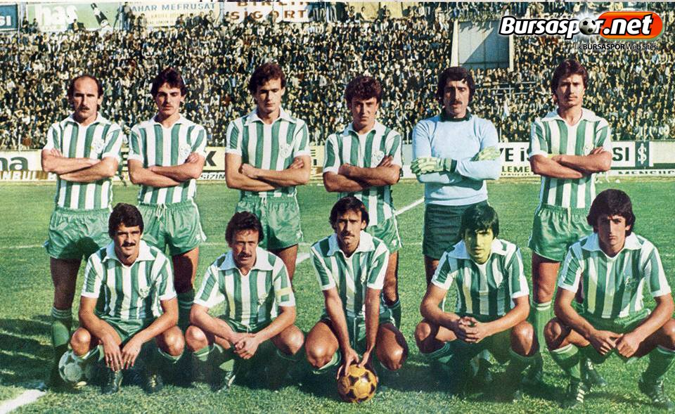 Bursaspor'un 1979-80 Kadrosu - Sedat III, ayakta soldan üçüncü