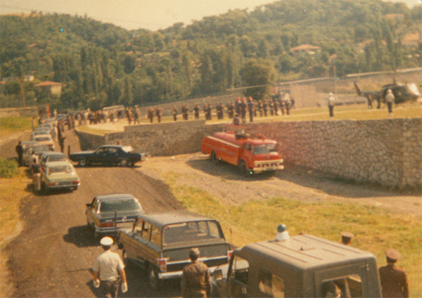Zonguldak Akademi Lojmanları 1981 - Kenan Evren ve ekibi, akademiye o yıl apar topar yapılan helikopter alanına inmişti. Resmi ben çektim.