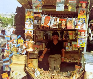 80'lerde bir gezete büfesinde çizgi romanlar da var - Teksas Tommiks zamanlarının son demleri