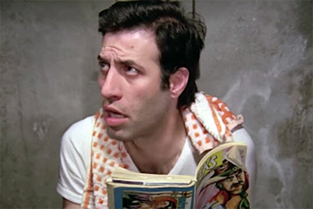 Teksas-Tommiks Her Yerde - Kemal Sunal, 'Yüz Numaralı Adam' filminde tuvalette Teks okuyor