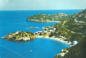 Kapuz, 1970 - Dünya üzerinde denize girilebilecek en güzel yerlerden biri. Sadece iki kez gidebilmiş olmamıza rağmen hala aklımda.